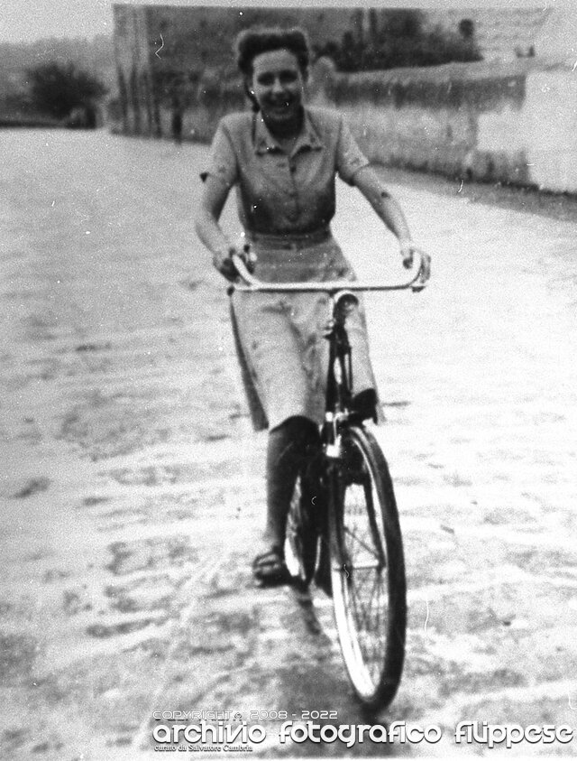 ragazza-in-bicicletta1